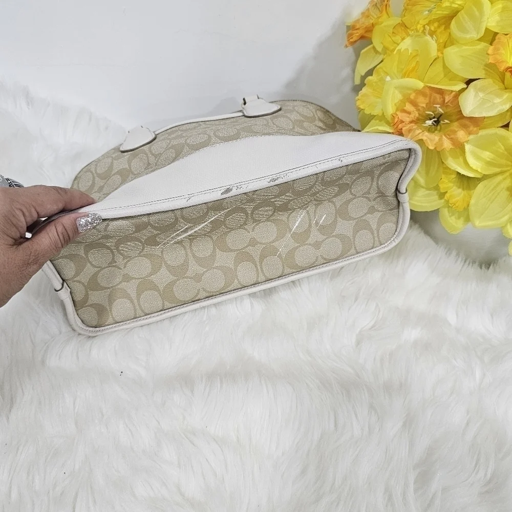 Coach Cora signature khaki